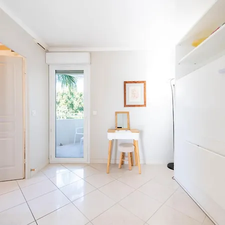 3-br Sea View Swimming Pool Appartement