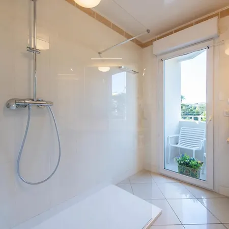 3-br Sea View Swimming Pool