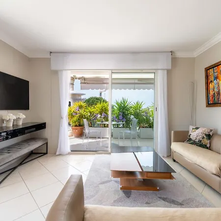 3-br Sea View Swimming Pool Appartement