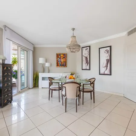 3-br Sea View Swimming Pool