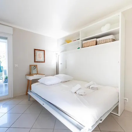 3-br Sea View Swimming Pool Lejlighed *