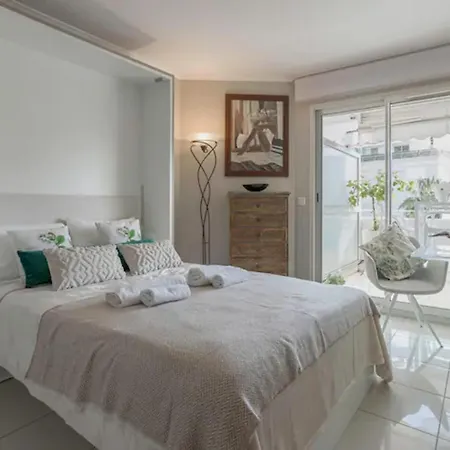 3-br Sea View Swimming Pool