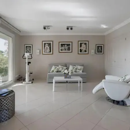 3-br Sea View Swimming Pool Apartment