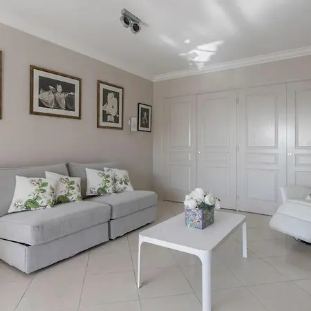 3-br Sea View Swimming Pool *