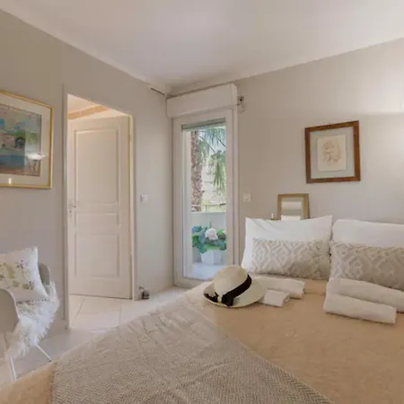 3-br Sea View Swimming Pool Apartment Cannes