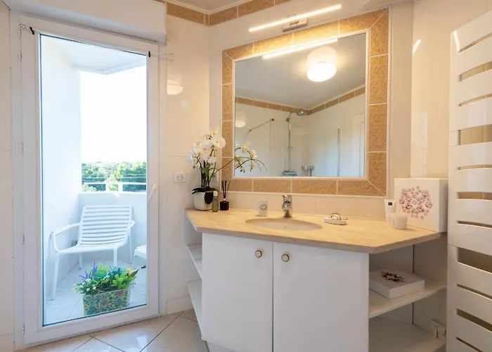 3-br Sea View Swimming Pool كان