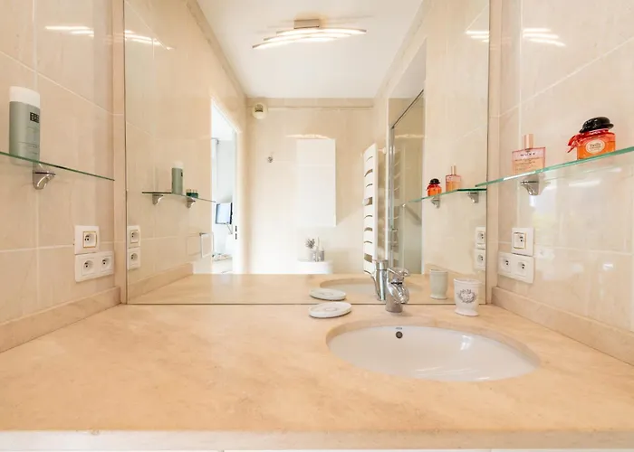 3-br Sea View Swimming Pool * كان