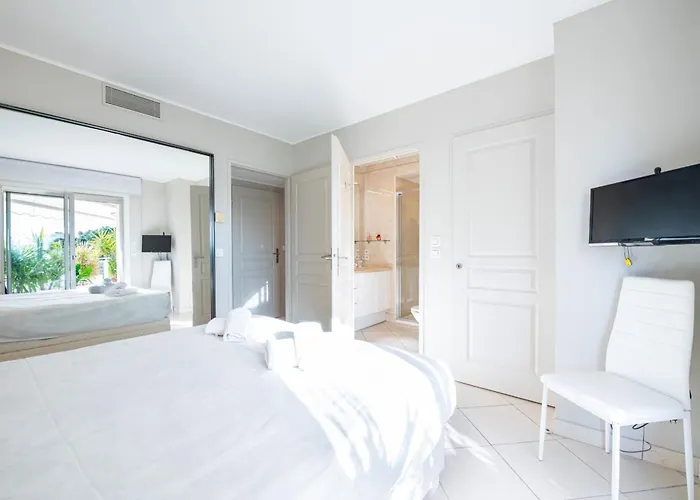3-br Sea View Swimming Pool * كان