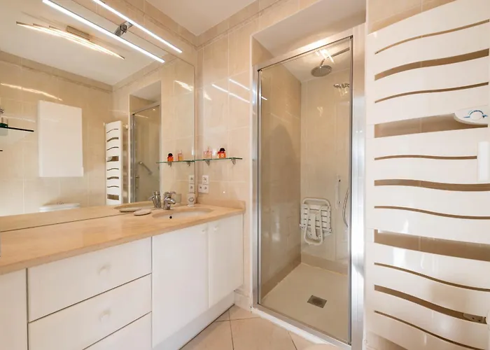 3-br Sea View Swimming Pool شقة *