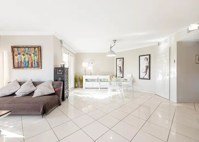 3-br Sea View Swimming Pool *
