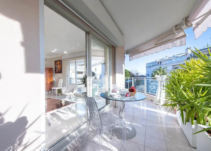 3-br Sea View Swimming Pool شقة