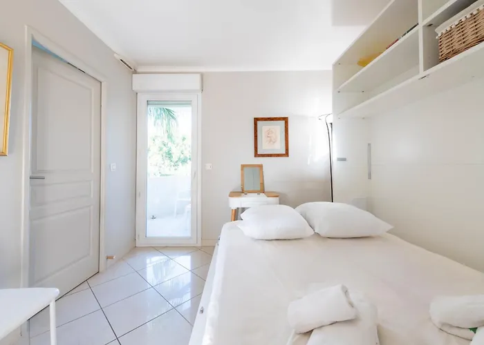 3-br Sea View Swimming Pool
