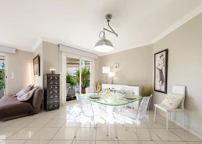 3-br Sea View Swimming Pool *
