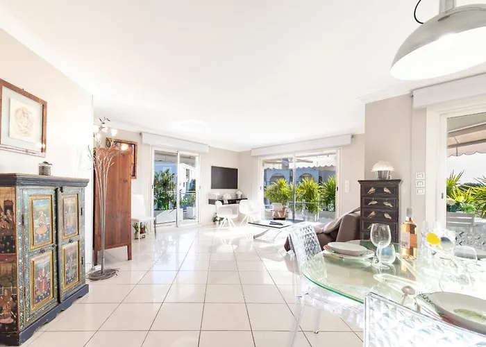 3-br Sea View Swimming Pool شقة