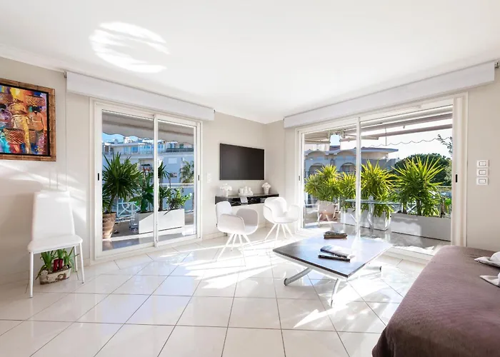 3-br Sea View Swimming Pool كان