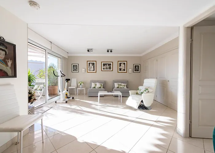 דירה 3-br Sea View Swimming Pool קאן